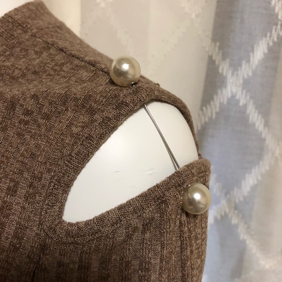 VERY J Two Tone Ribbed V-Neck Exposed Seam Top